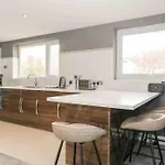 Quarry House,chic And Quirky 3 Storey Home, Access *