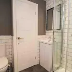 Quarry House,chic And Quirky 3 Storey Home, Access Apartment