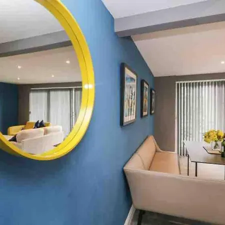 Quarry House,chic And Quirky 3 Storey Home, Access Apartment