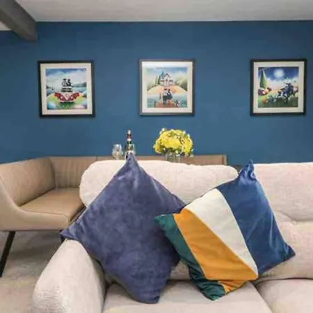 Quarry House,chic And Quirky 3 Storey Home, Access Apartment *