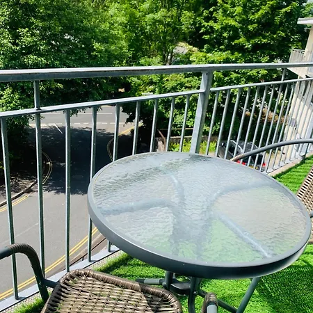 Quarry House,chic And Quirky 3 Storey Home, Centre With Parking