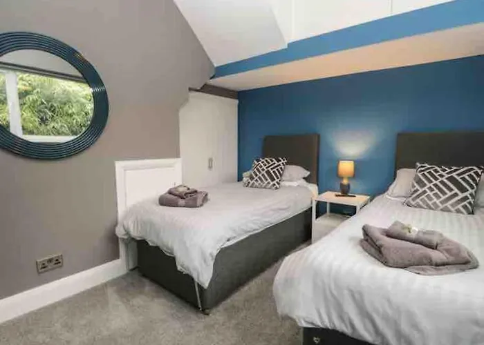 Quarry House,chic And Quirky 3 Storey Home, Access