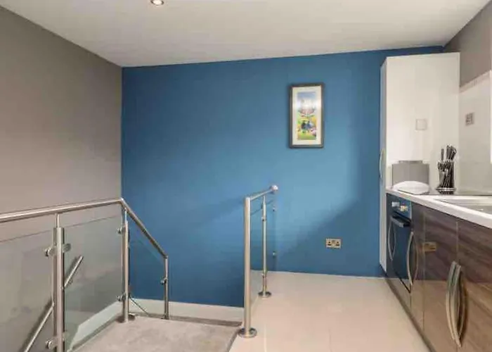 Quarry House,chic And Quirky 3 Storey Home, Access