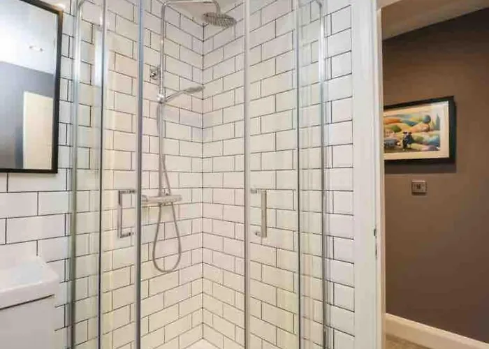 Quarry House,chic And Quirky 3 Storey Home, Access *