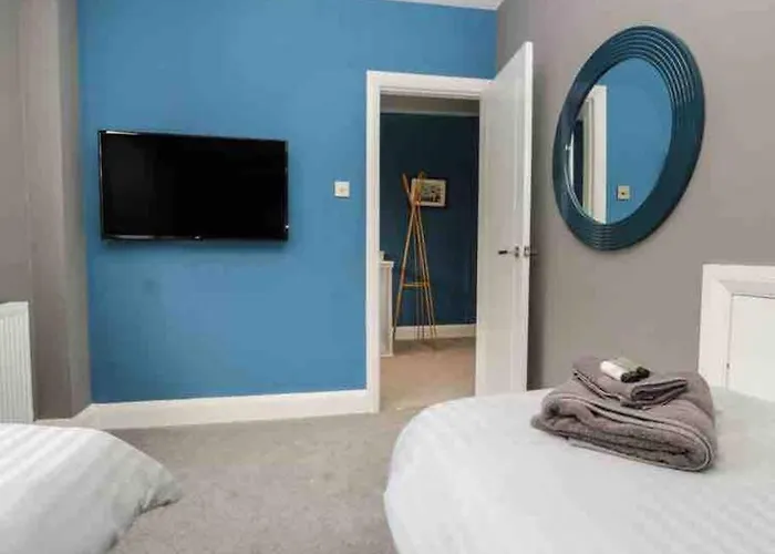 Quarry House,chic And Quirky 3 Storey Home, Access