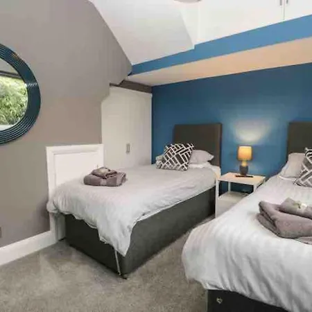 Quarry House,chic And Quirky 3 Storey Home, Centre With Parking