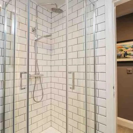 Quarry House,chic And Quirky 3 Storey Home, Centre With Parking *