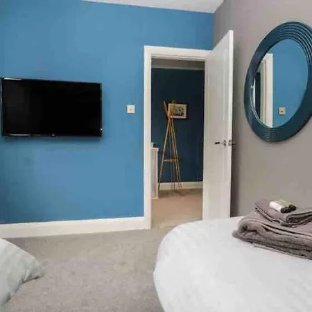 Quarry House,chic And Quirky 3 Storey Home, Centre With Parking