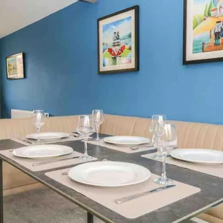 Quarry House,chic And Quirky 3 Storey Home, Centre With Parking