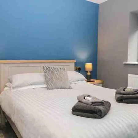 Apartment Quarry House,chic And Quirky 3 Storey Home, Centre With Parking