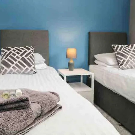 Quarry House,chic And Quirky 3 Storey Home, Centre With Parking Apartment *